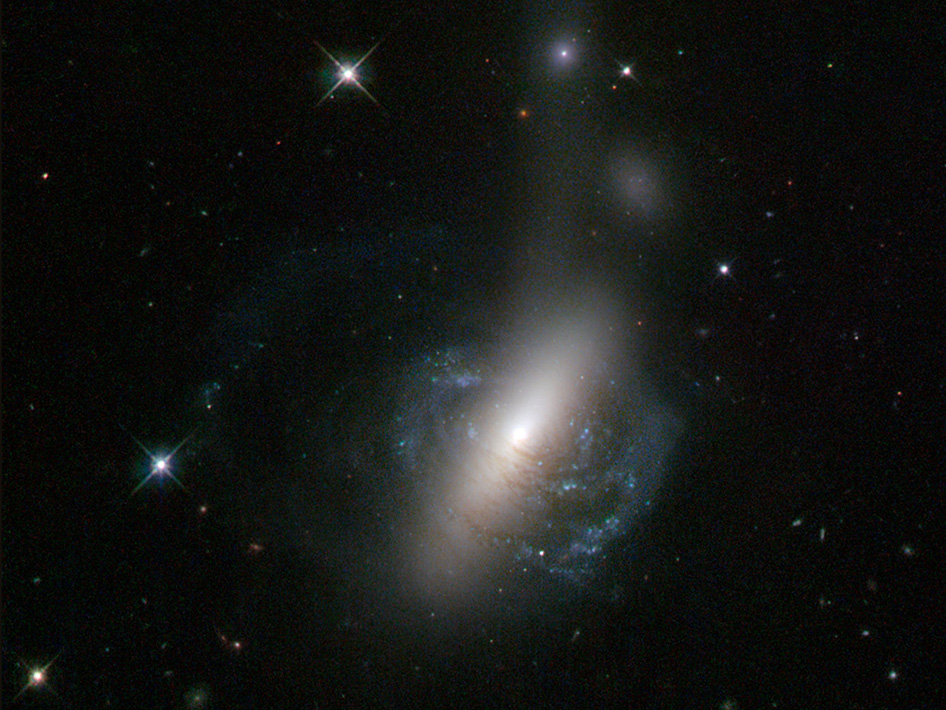 两个正在发生剧烈碰撞的星系 图片来源：NASA