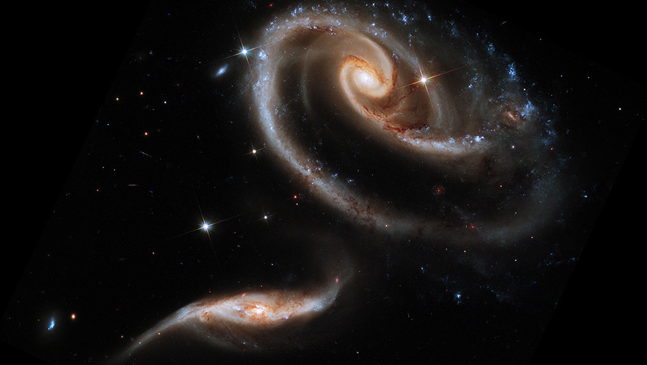 相互作用星系Arp 273。图片来源：NASA